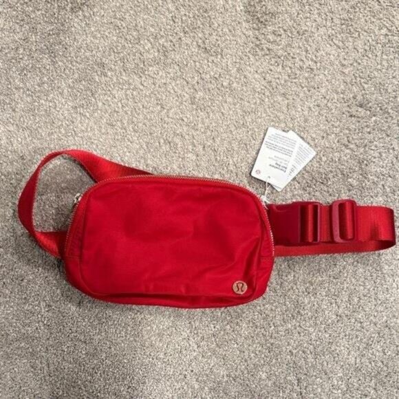 lululemon athletica Red Everywhere Belt Bag - Picture 4 of 6